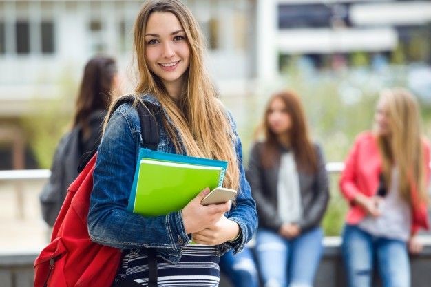 7 Benda Esensial Ini Wajib Ada di Dalam Tas Kuliah Kamu Lho